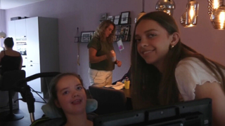 Luna zorgt voor haar zusje Nova